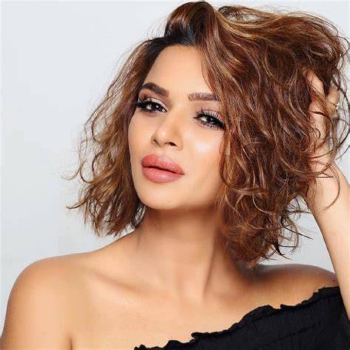 Aashka Goradia Height, Weight, Net Worth, Age, Birthday, Wikipedia, Who, Instagram, Biography