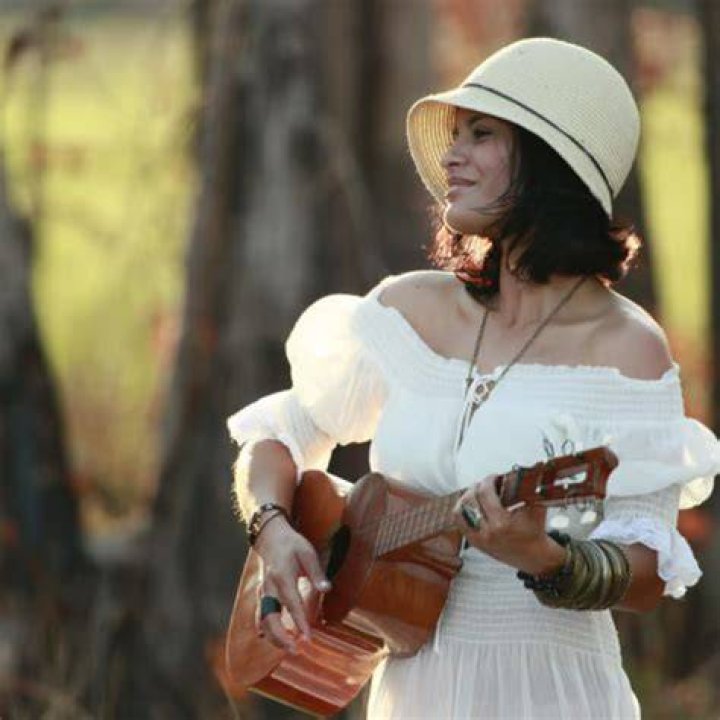 Alejandra Guzmán performing