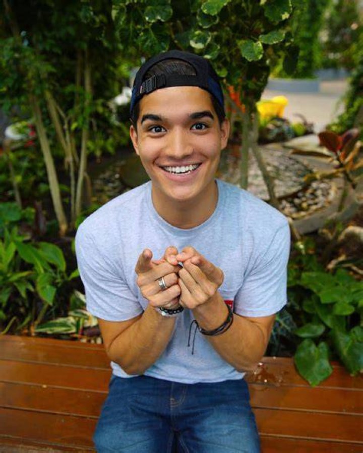 Alex Wassabi with his Youtube friend Roi Fabito