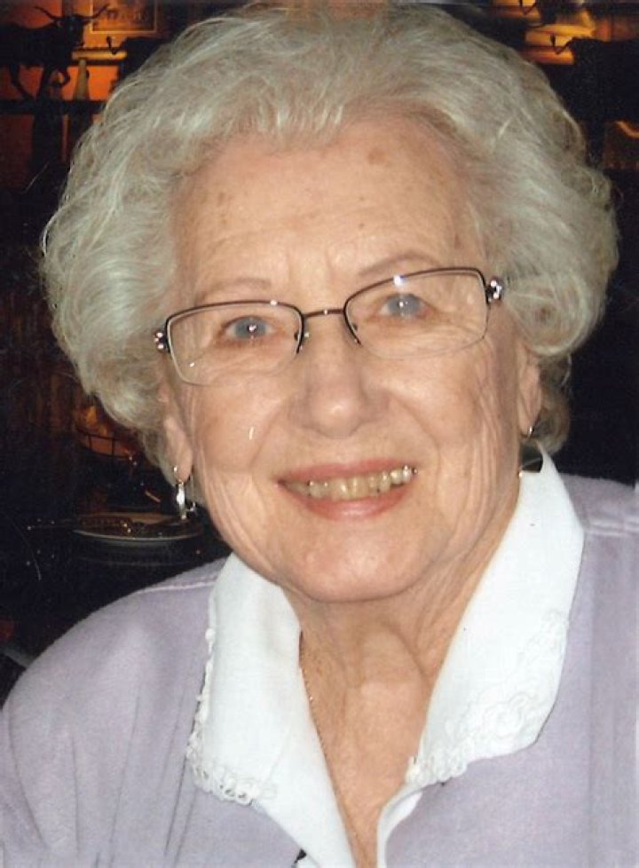 Angela Jacobs old image with her mom