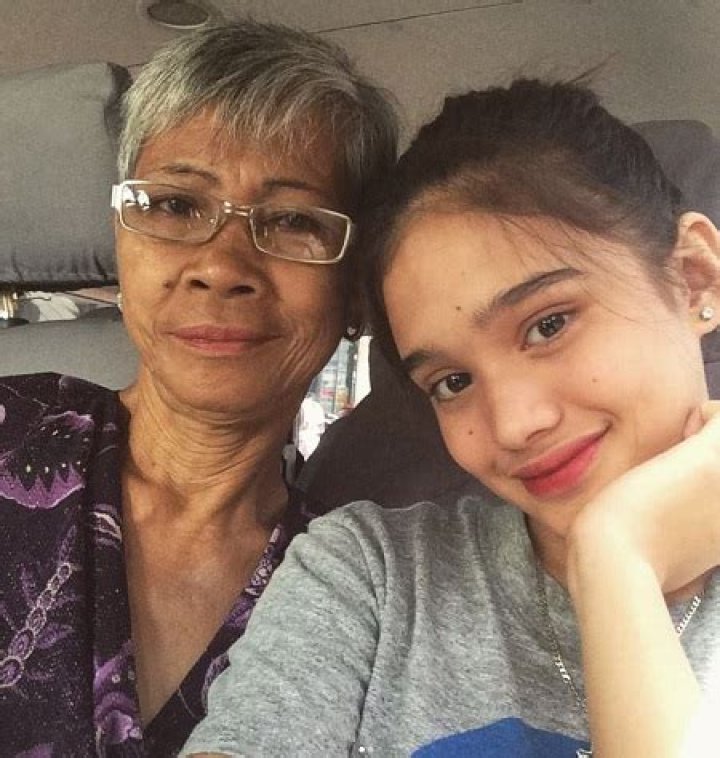 Criza Taa with her mother