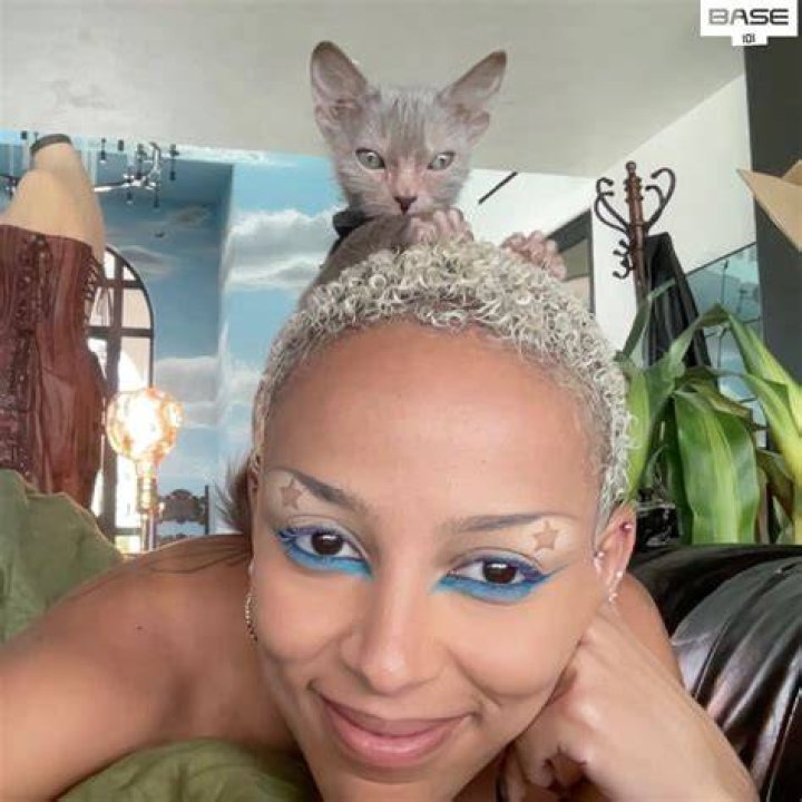 Doja Cat Shows Off Her Bum In A Side-Eye G-String Bikini Selfie