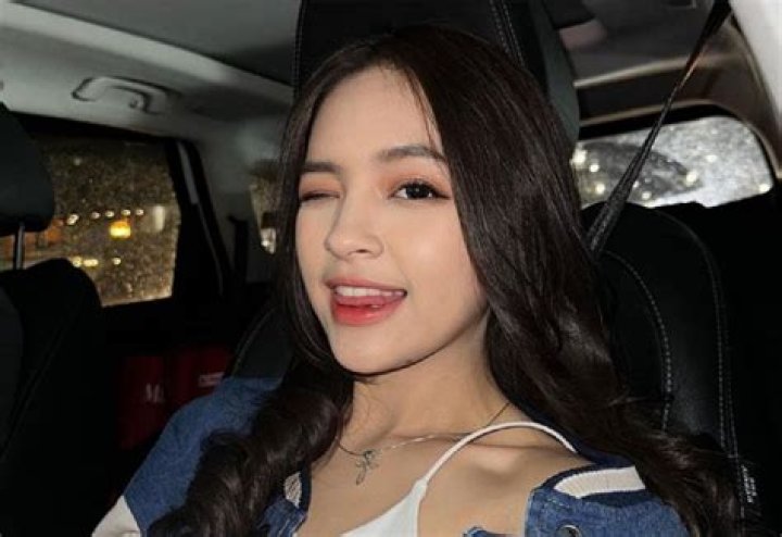 Eca Aura biography