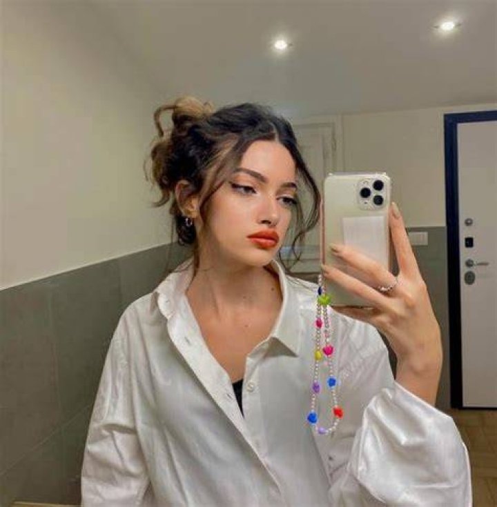 Fabiola Baglieri often captures mirror selfies