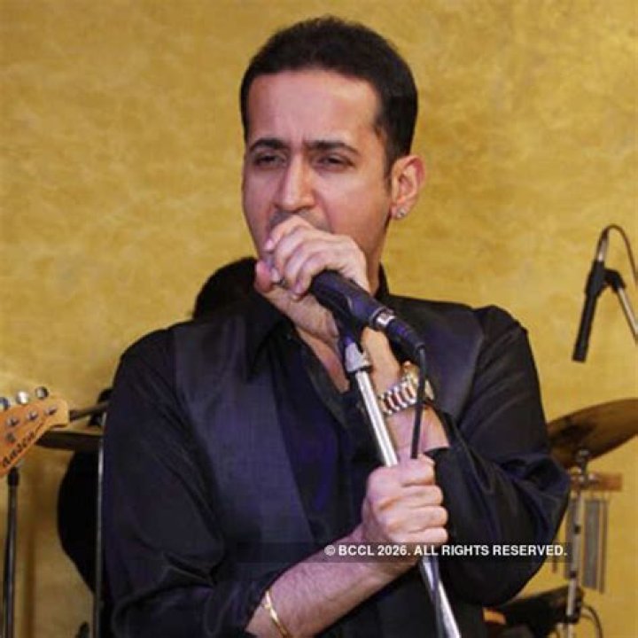 Harmeet Singh during live performance
