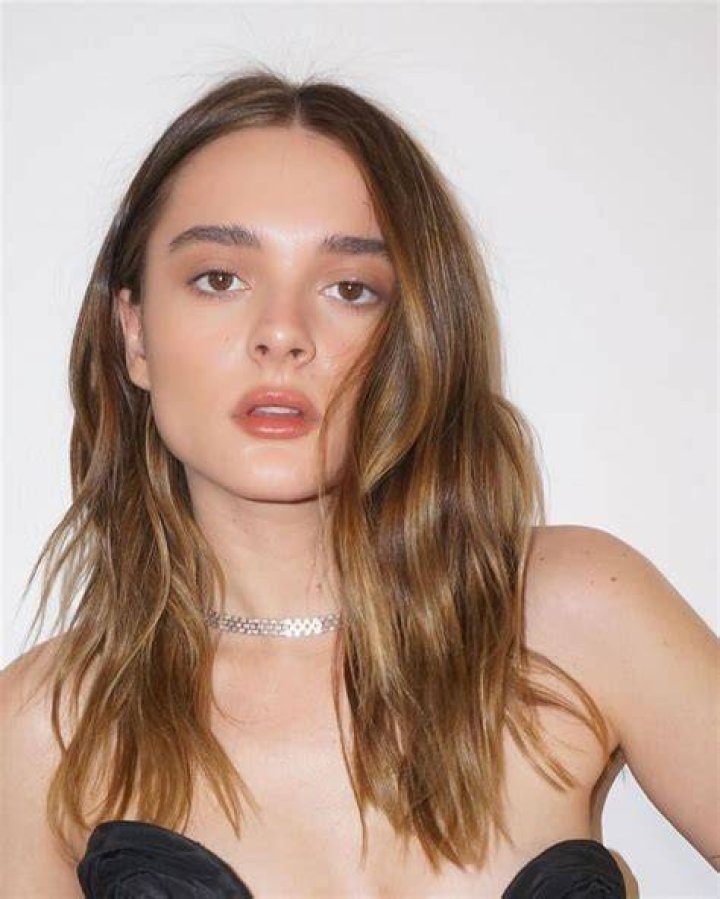 How tall is Charlotte Lawrence