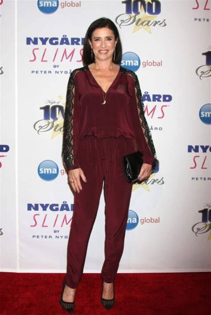 How tall is Mimi Rogers