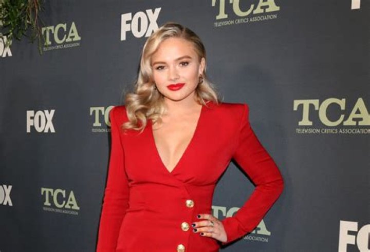 How tall is Natalie Alyn Lind