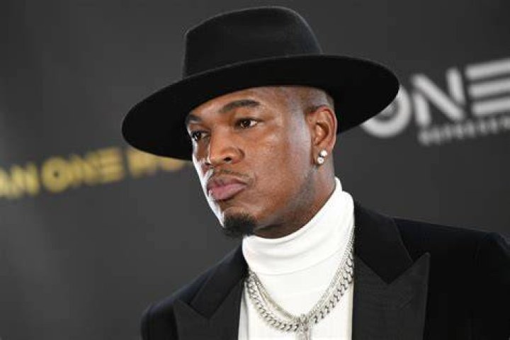 How tall is NeYo