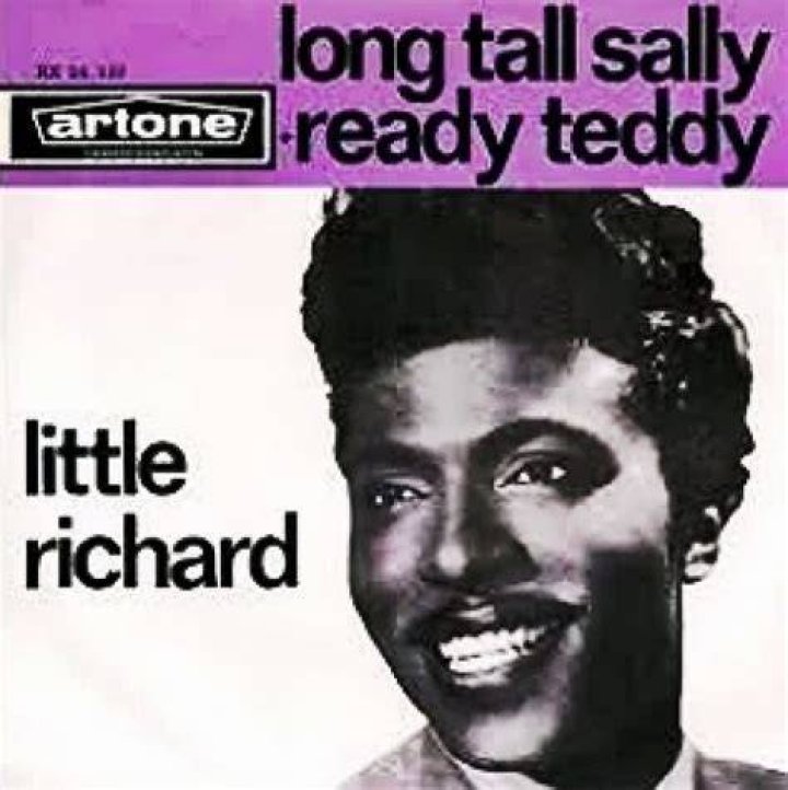 How tall is Richard T Jones