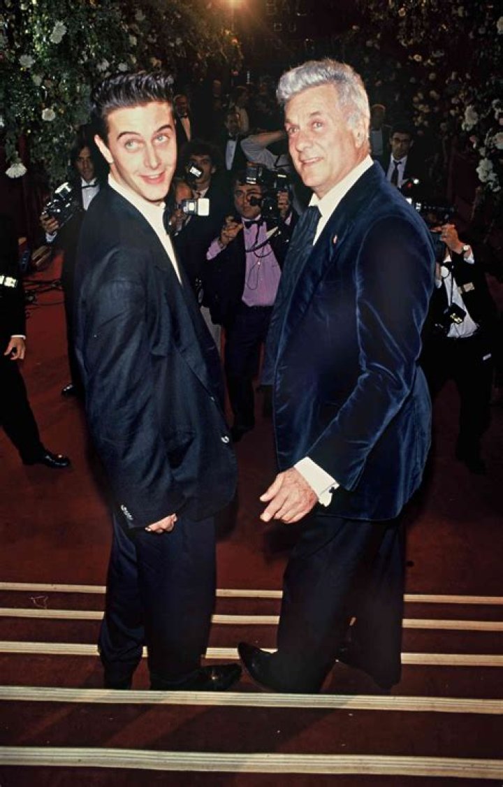 How tall is Tony Curtis