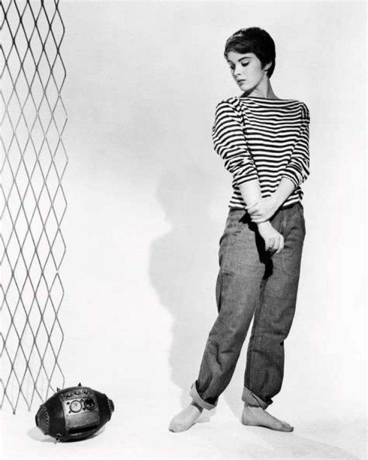 Jean Seberg Looks Off