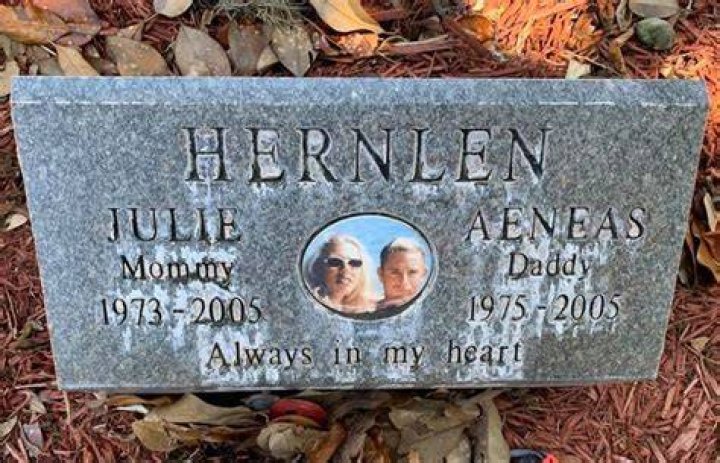 Julie Hernlen grave