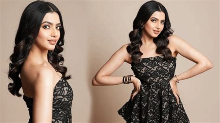 Kashika Kapoor with her sister