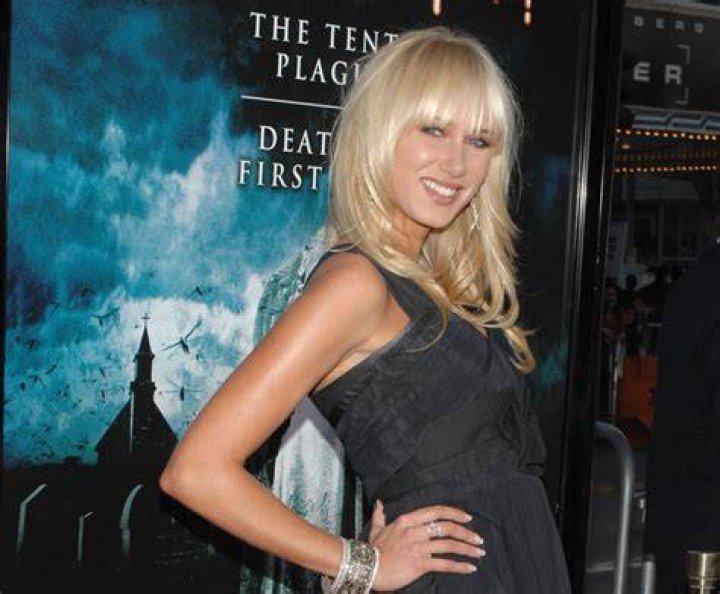 Kimberly stewart breast implants removed