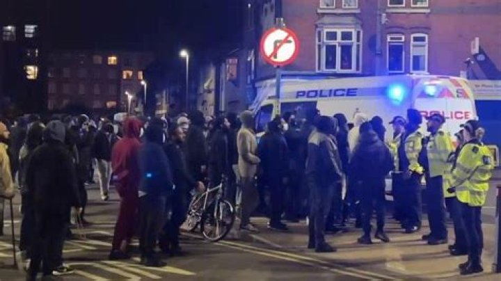 
Large-scale disorder breaks out in Leicester 