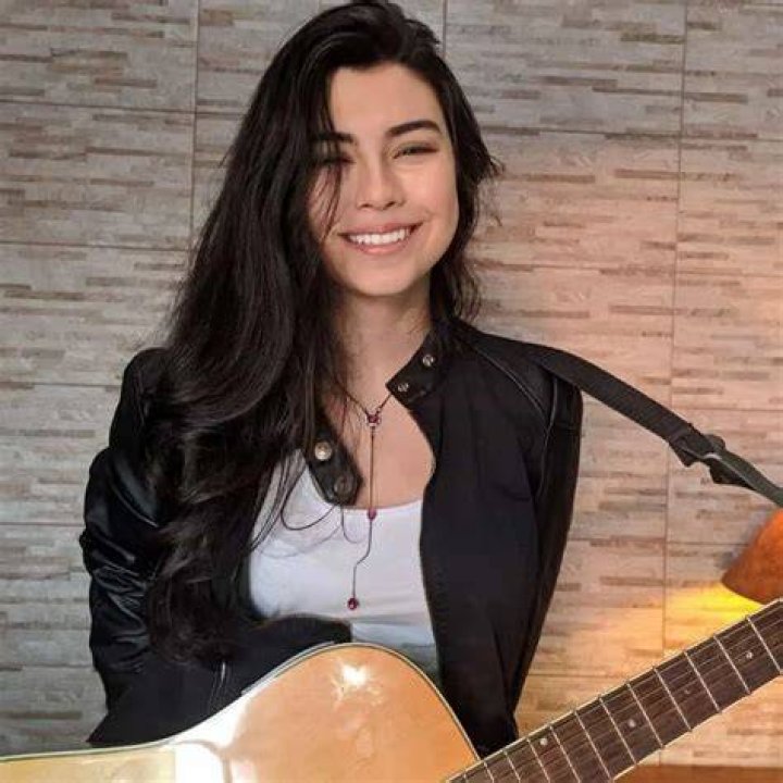 Larissa Liveir is a guitarist