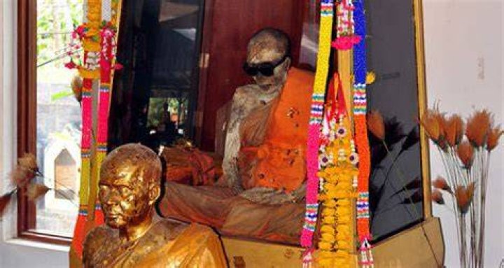 Luang Pho Daeng Mummy