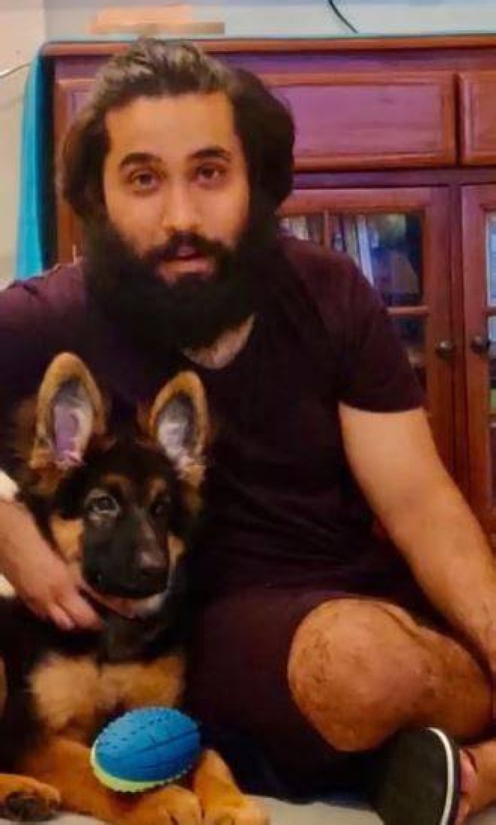 Mayank Pahwa has a pet dog