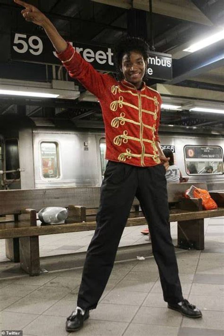 Michael Jackson Takes A Subway Ride
