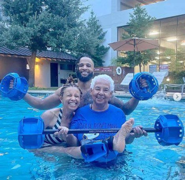 Nelson Thomas with his family