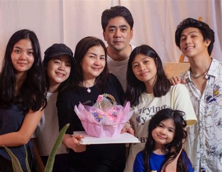 Niana with her family members