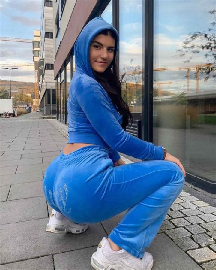 Nicole Dobrikov's Youtube channel