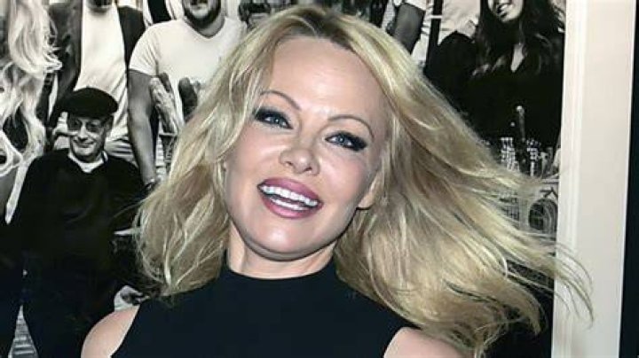 Pamela anderson breast implants removed