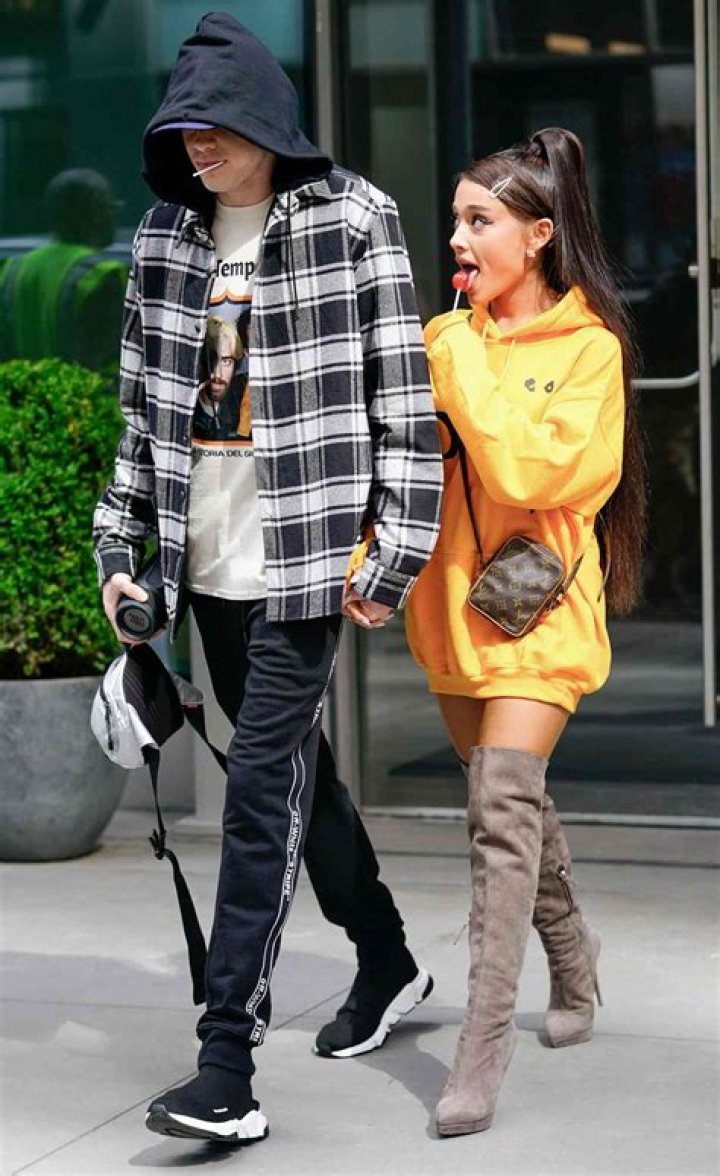 Pete Davidson and Ariana Grande at the 2018 VMAs