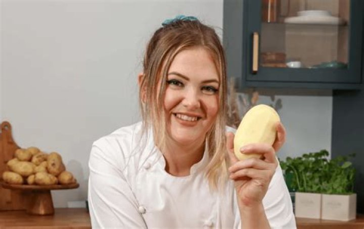 Poppy Evans Wikipedia, Biography (Early Life & Education)
