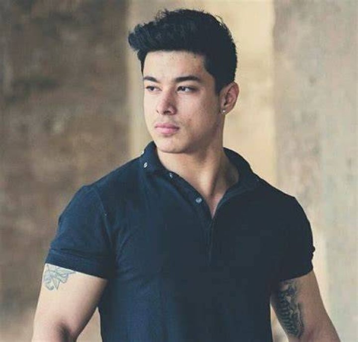 Pratik Sehajpal height