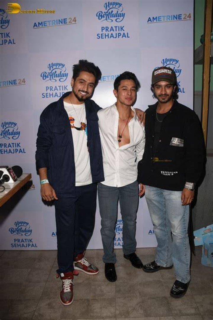 Pratik Sehajpal with his friends