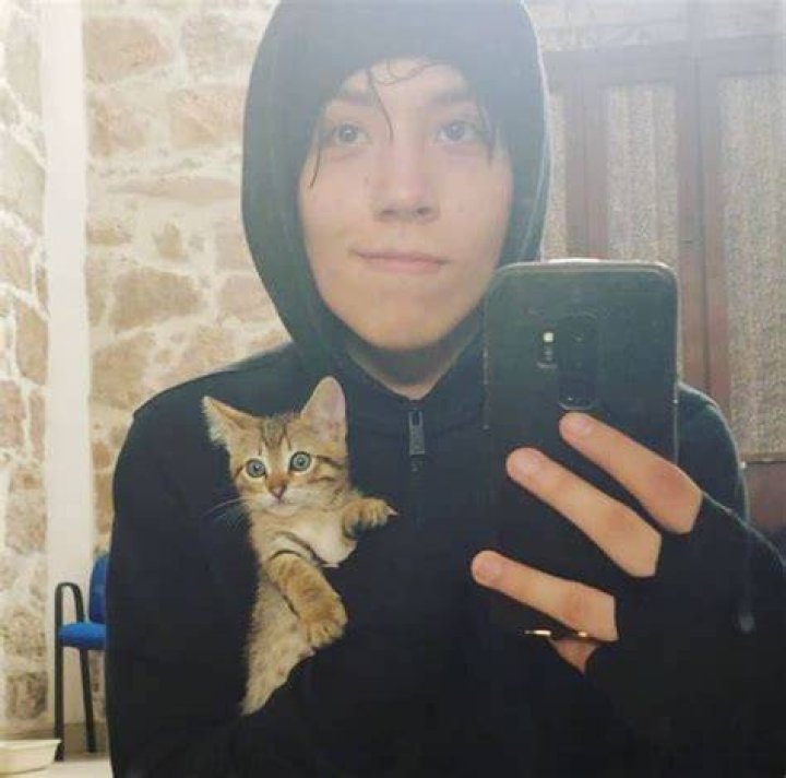 Quackity with his pet cat