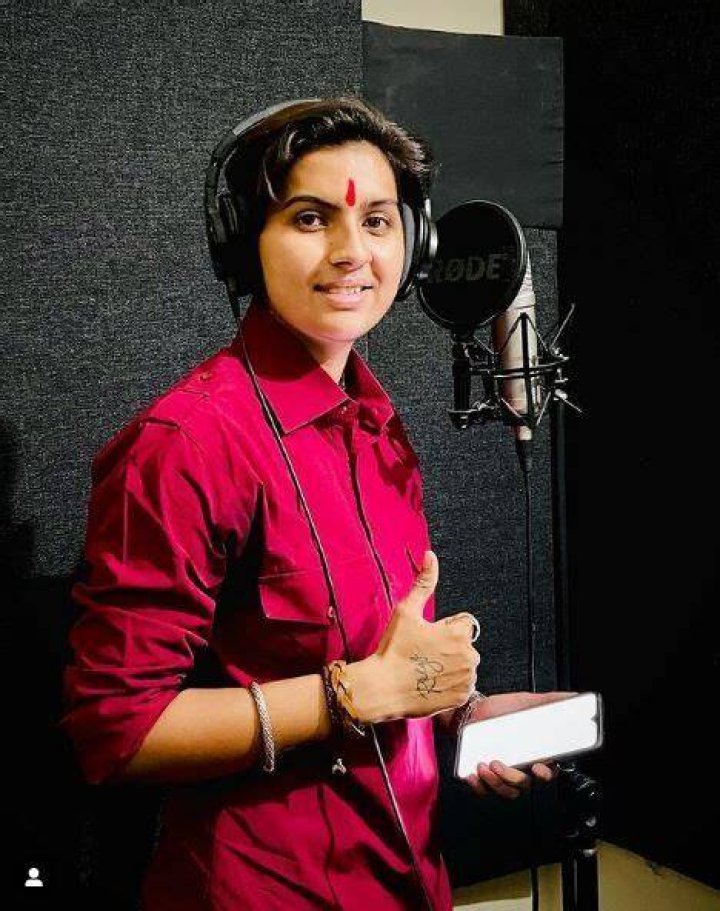 Ratan Chauhan has completed 900k followers