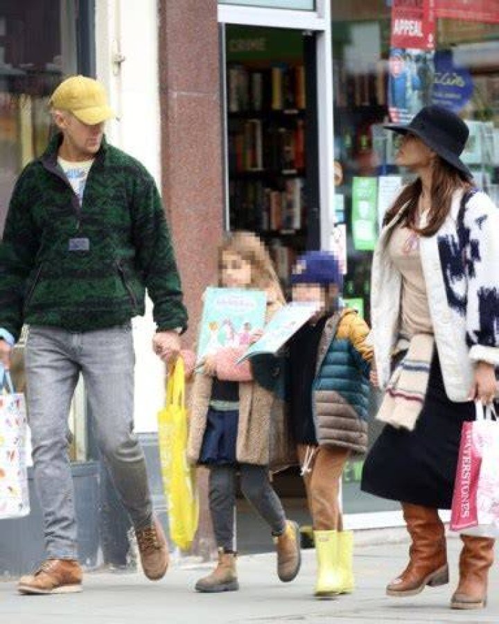 Ryan Gosling book shopping with daughter Esmeralda