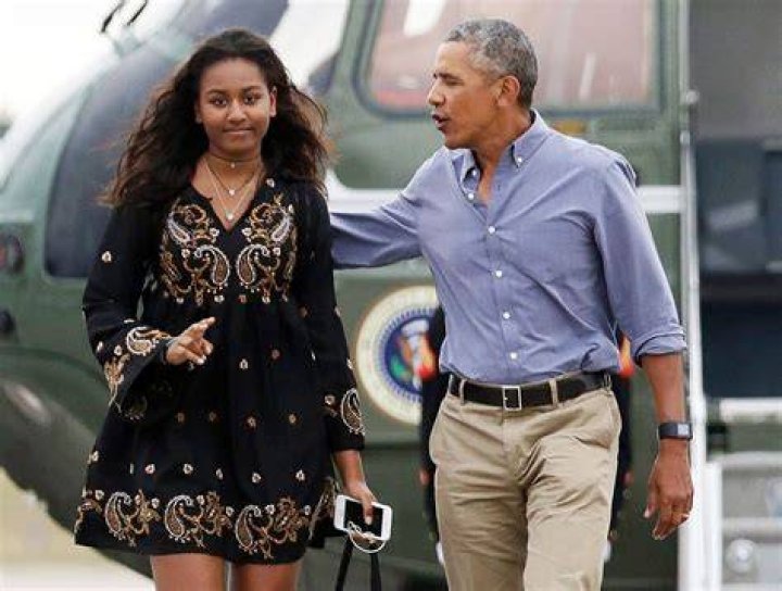 Sasha Obama with her dad Barack Obama, mom Michelle Obama and sister Malia Obama