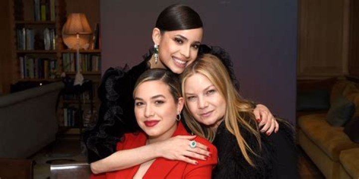Sofia Carson (right) with mother Laura Carson (left) and sister Paulina Char (middle)