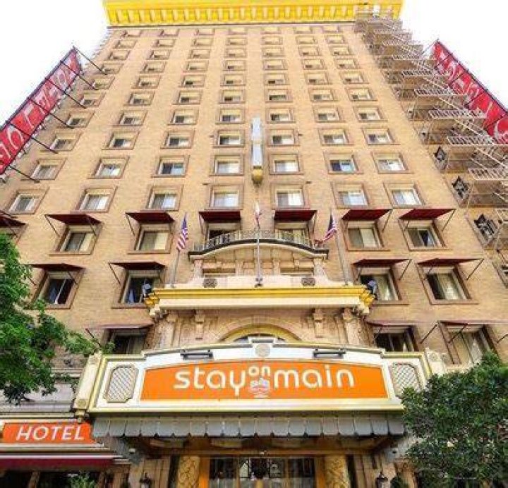 Stay On Main Hotel