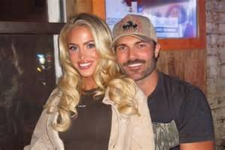 Steve Wallis Wife, Girlfriend Name & Relationships (Wife Picture)