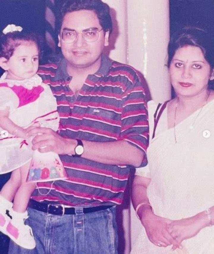 Vedika Bhandari Wikipedia, Biography (Early Life & Education)