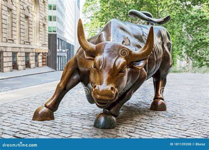 Wall Street Statue