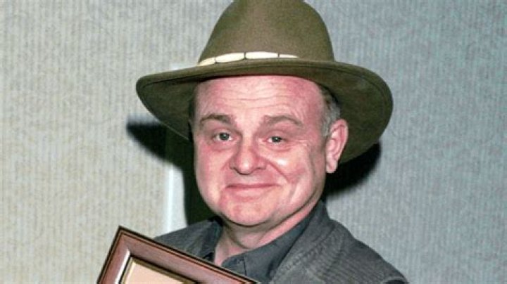 Why did Gary Burghoff leave MASH? Net Worth, Hand. Died?