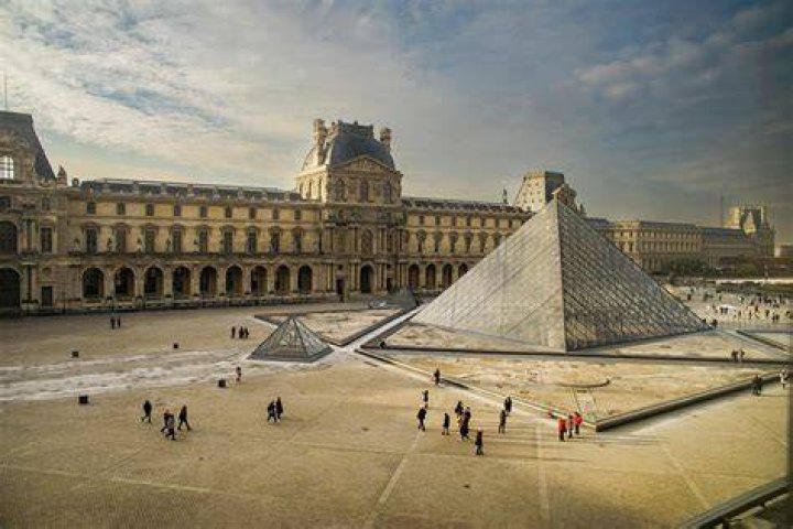 Why The Louvre Was Built