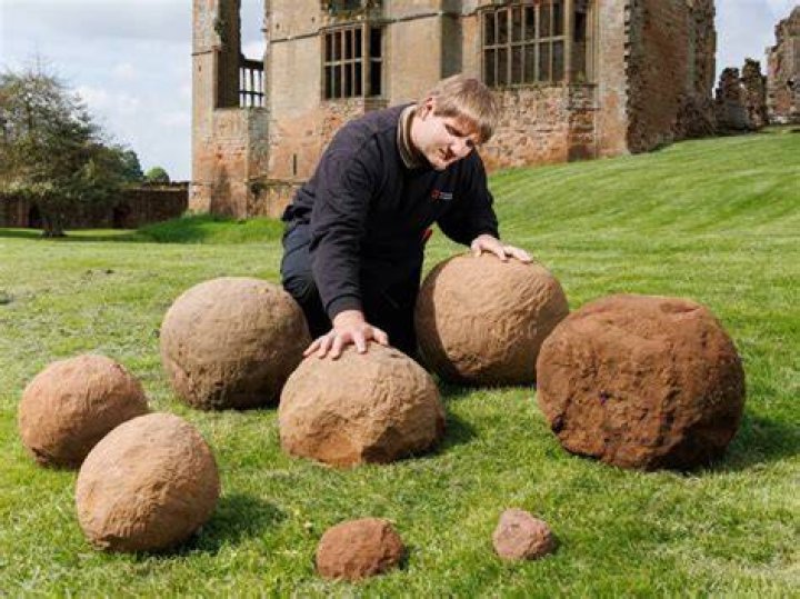 Worker With Catapult Stones